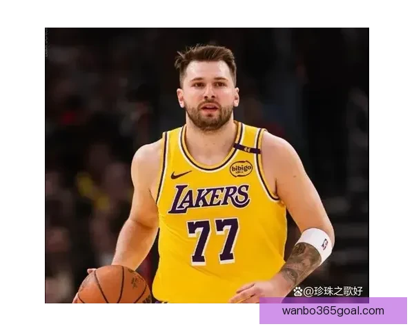 亚历山大赛季四十次三十分压制东契奇领跑全联盟