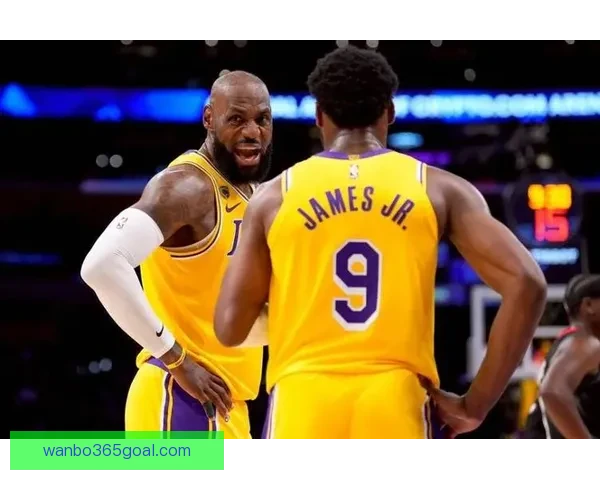 詹姆斯感慨与布朗尼实现父子连线并称其天赋出众投篮能力极为顶尖